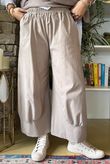 Bennie Quirky Barrel Pant Mocha